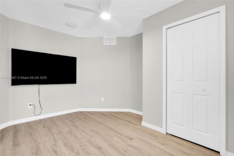House in Cape Coral, Florida 4 bedrooms № 1814454 - photo 17