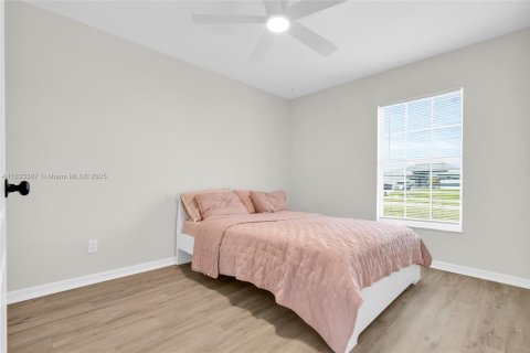 House in Cape Coral, Florida 4 bedrooms № 1814454 - photo 13