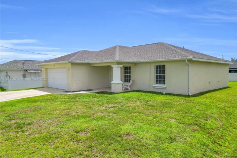 House in Cape Coral, Florida 4 bedrooms № 1814454 - photo 3