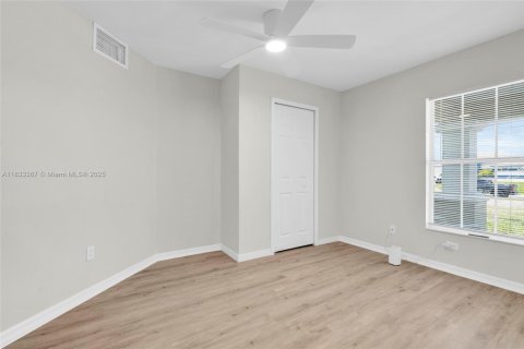 House in Cape Coral, Florida 4 bedrooms № 1814454 - photo 18