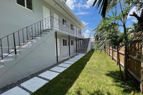 Casa en alquiler en Opa-locka, Florida, 2 dormitorios, 248.23 m2 № 2054841 - foto 2
