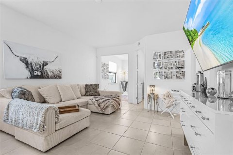House in Fort Myers, Florida 3 bedrooms, 145.48 sq.m. № 2142416 - photo 7