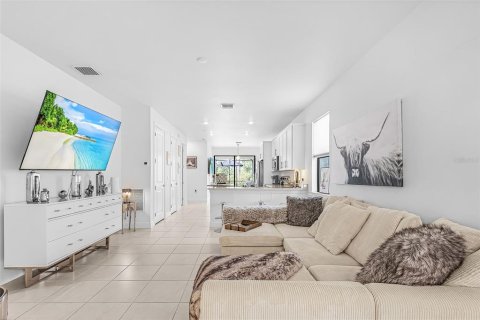 House in Fort Myers, Florida 3 bedrooms, 145.48 sq.m. № 2142416 - photo 13