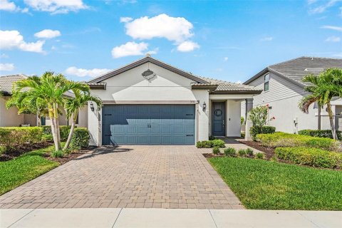 House in Fort Myers, Florida 3 bedrooms, 145.48 sq.m. № 2142416