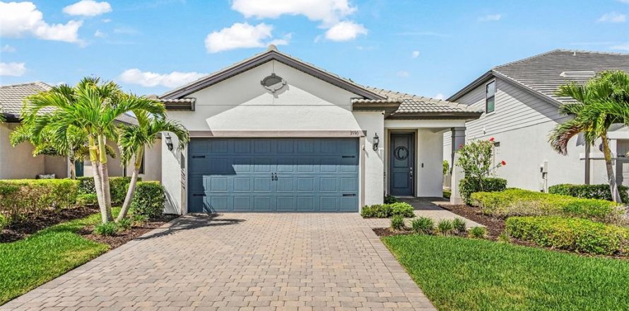 House in Fort Myers, Florida 3 bedrooms, 145.48 sq.m. № 2142416