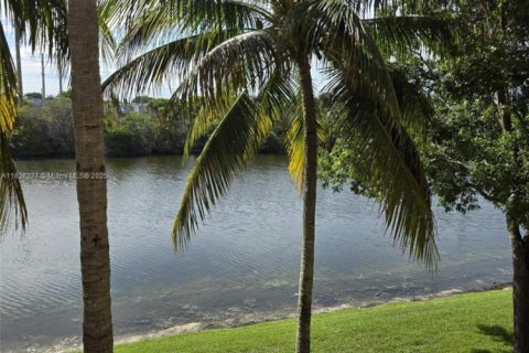 Condo in Miramar, Florida, 2 bedrooms  № 1819965 - photo 11