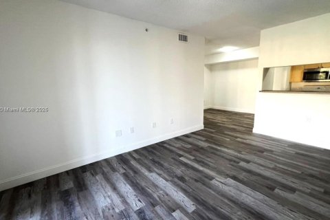 Condo in Miramar, Florida, 2 bedrooms  № 1819965 - photo 5