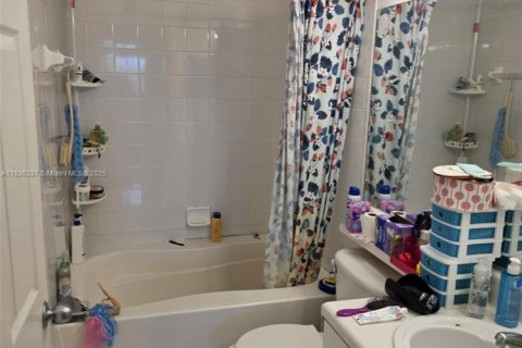 Condo in Miramar, Florida, 2 bedrooms  № 1819965 - photo 16