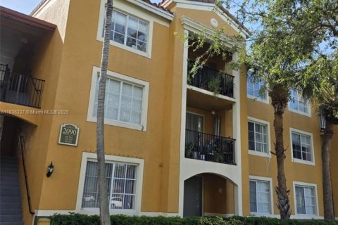 Condo in Miramar, Florida, 2 bedrooms  № 1819965 - photo 13