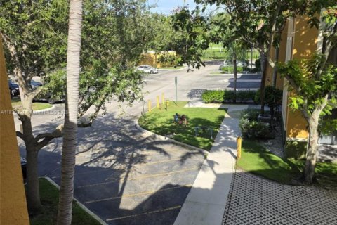 Condo in Miramar, Florida, 2 bedrooms  № 1819965 - photo 20
