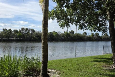 Condo in Miramar, Florida, 2 bedrooms  № 1819965 - photo 10