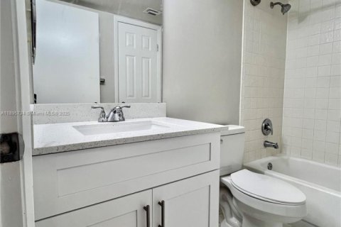 Снять в аренду кондоминиум в Корал-Спрингс, Флорида 2 спальни, 78.97м2, № 1950360 - фото 22