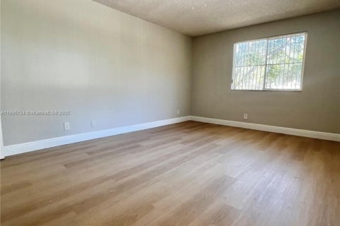 Снять в аренду кондоминиум в Корал-Спрингс, Флорида 2 спальни, 78.97м2, № 1950360 - фото 26