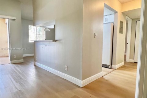 Снять в аренду кондоминиум в Корал-Спрингс, Флорида 2 спальни, 78.97м2, № 1950360 - фото 23