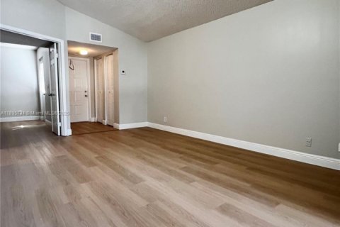 Снять в аренду кондоминиум в Корал-Спрингс, Флорида 2 спальни, 78.97м2, № 1950360 - фото 25