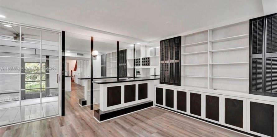 Touwnhouse à Hallandale Beach, Floride 2 chambres, 162.58 m2 № 1858679