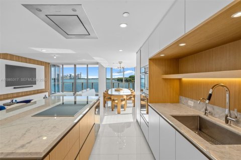 Copropriété à louer à Bay Harbor Islands, Floride: 3 chambres, 207.64 m2 № 2048334 - photo 12