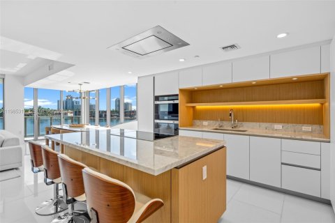 Copropriété à louer à Bay Harbor Islands, Floride: 3 chambres, 207.64 m2 № 2048334 - photo 11