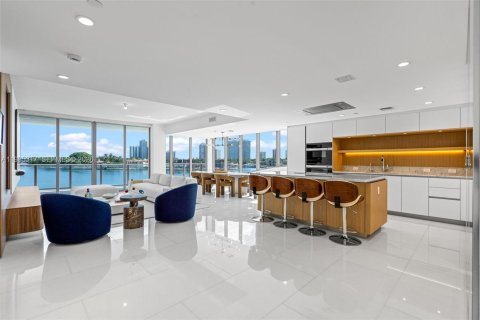 Copropriété à louer à Bay Harbor Islands, Floride: 3 chambres, 207.64 m2 № 2048334 - photo 8