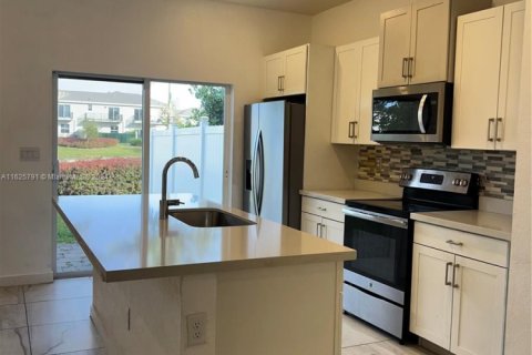 Townhouse in Homestead, Florida 3 bedrooms, 151.24 sq.m. № 1704245 - photo 4