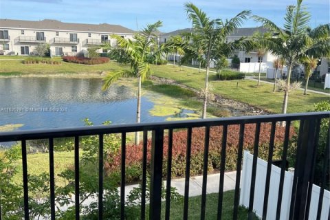 Townhouse in Homestead, Florida 3 bedrooms, 151.24 sq.m. № 1704245 - photo 20