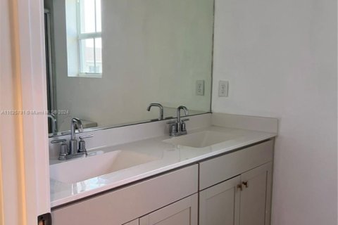 Townhouse in Homestead, Florida 3 bedrooms, 151.24 sq.m. № 1704245 - photo 18