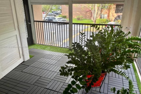 Снять в аренду кондоминиум в Санрайз, Флорида 1 спальня, 85.01м2, № 1956358 - фото 4