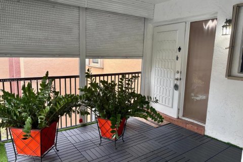 Снять в аренду кондоминиум в Санрайз, Флорида 1 спальня, 85.01м2, № 1956358 - фото 2