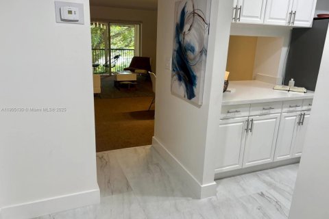 Снять в аренду кондоминиум в Санрайз, Флорида 1 спальня, 85.01м2, № 1956358 - фото 5