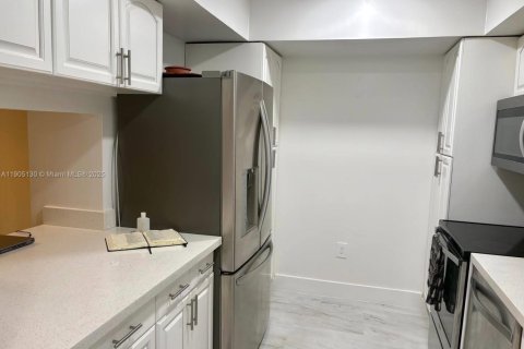 Снять в аренду кондоминиум в Санрайз, Флорида 1 спальня, 85.01м2, № 1956358 - фото 6