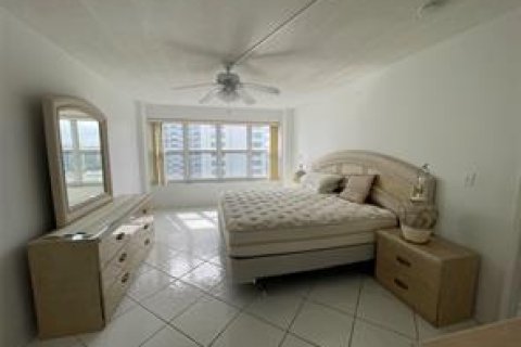 Condominio en alquiler en Fort Lauderdale, Florida, 2 dormitorios № 2077670 - foto 16