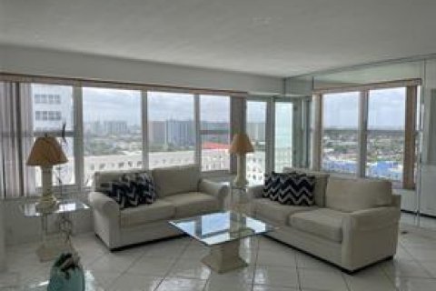 Condominio en alquiler en Fort Lauderdale, Florida, 2 dormitorios № 2077670 - foto 8