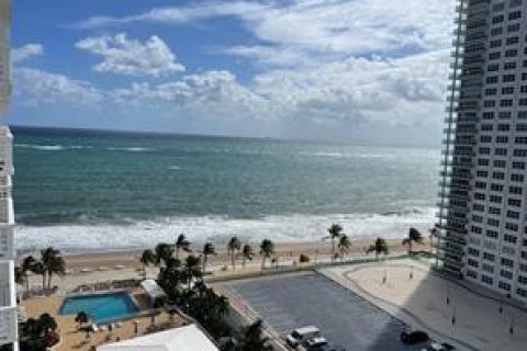 Condominio en alquiler en Fort Lauderdale, Florida, 2 dormitorios № 2077670 - foto 2