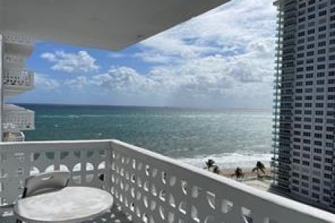 Condominio en alquiler en Fort Lauderdale, Florida, 2 dormitorios № 2077670 - foto 3
