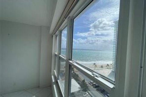 Condominio en alquiler en Fort Lauderdale, Florida, 2 dormitorios № 2077670 - foto 17