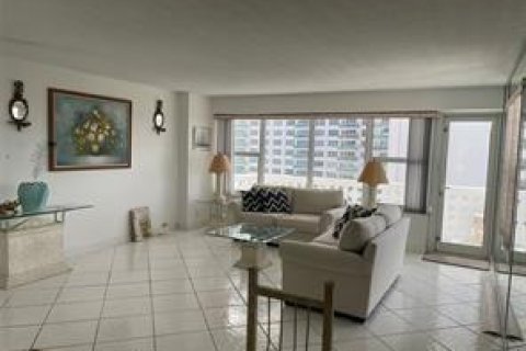 Condominio en alquiler en Fort Lauderdale, Florida, 2 dormitorios № 2077670 - foto 9