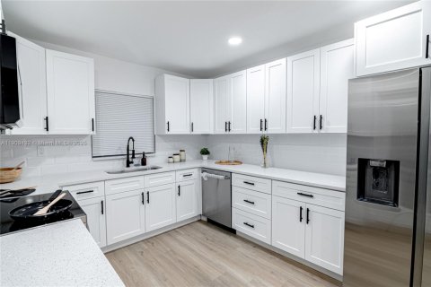 Casa en venta en Fort Lauderdale, Florida, 3 dormitorios, 138.42 m2 № 1967120 - foto 5