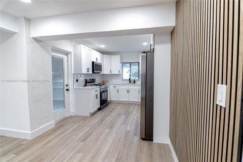 Casa en venta en Fort Lauderdale, Florida, 3 dormitorios, 138.42 m2 № 1967120 - foto 6