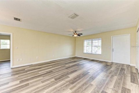 House in North Port, Florida 3 bedrooms, 124.77 sq.m. № 2195223 - photo 22