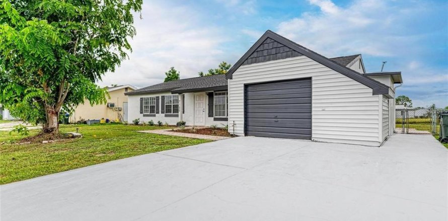 House in North Port, Florida 3 bedrooms, 124.77 sq.m. № 2195223