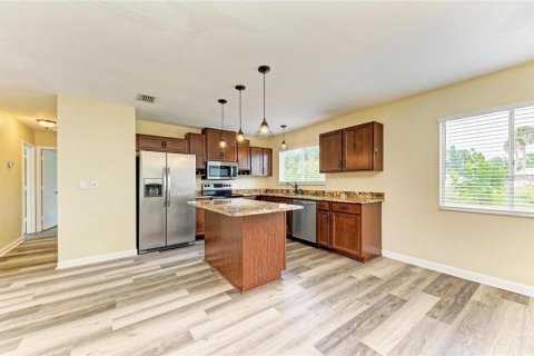 House in North Port, Florida 3 bedrooms, 124.77 sq.m. № 2195223 - photo 6