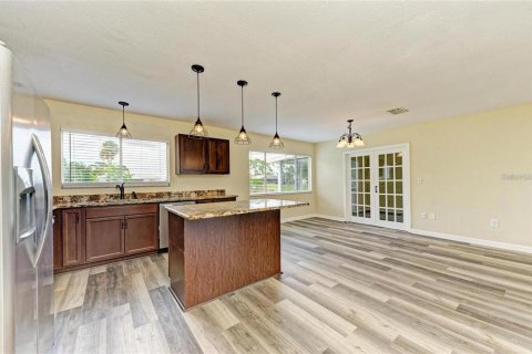 House in North Port, Florida 3 bedrooms, 124.77 sq.m. № 2195223 - photo 9