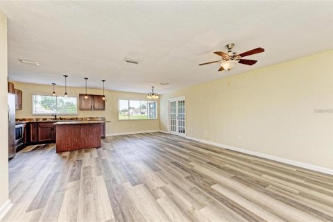 House in North Port, Florida 3 bedrooms, 124.77 sq.m. № 2195223 - photo 3