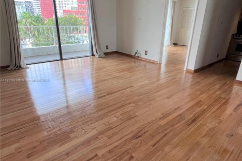 Copropriété à louer à Miami, Floride: 1 chambre, 55.93 m2 № 1963728 - photo 2