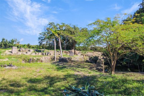 Propiedad comercial en venta en Miami, Florida № 1968323 - foto 23