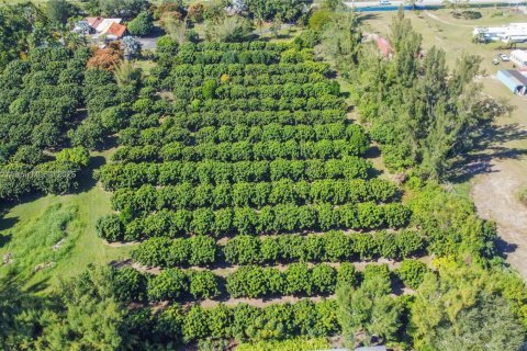 Propiedad comercial en venta en Miami, Florida № 1968323 - foto 29