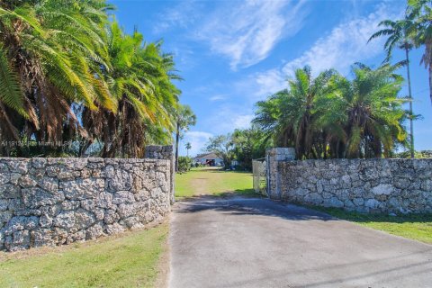 Propiedad comercial en venta en Miami, Florida № 1968323 - foto 21