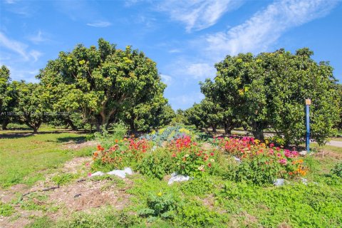 Propiedad comercial en venta en Miami, Florida № 1968323 - foto 15