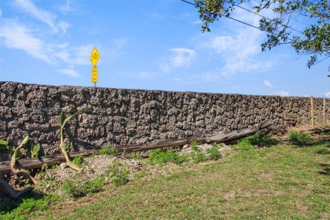 Propiedad comercial en venta en Miami, Florida № 1968323 - foto 5