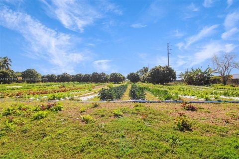 Propiedad comercial en venta en Miami, Florida № 1968323 - foto 20